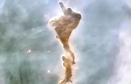 形成恒星的气体云正像子弹一样射向银河系