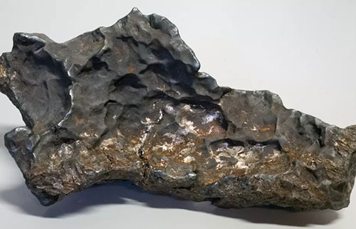 在瑞典坠毁的块状30磅陨石在当地村庄被发现